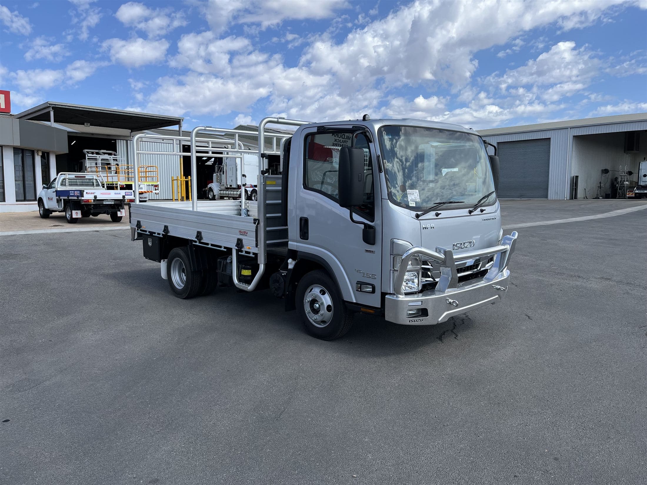 Isuzu flatbed truck, financed through Forefront Equipment Finance