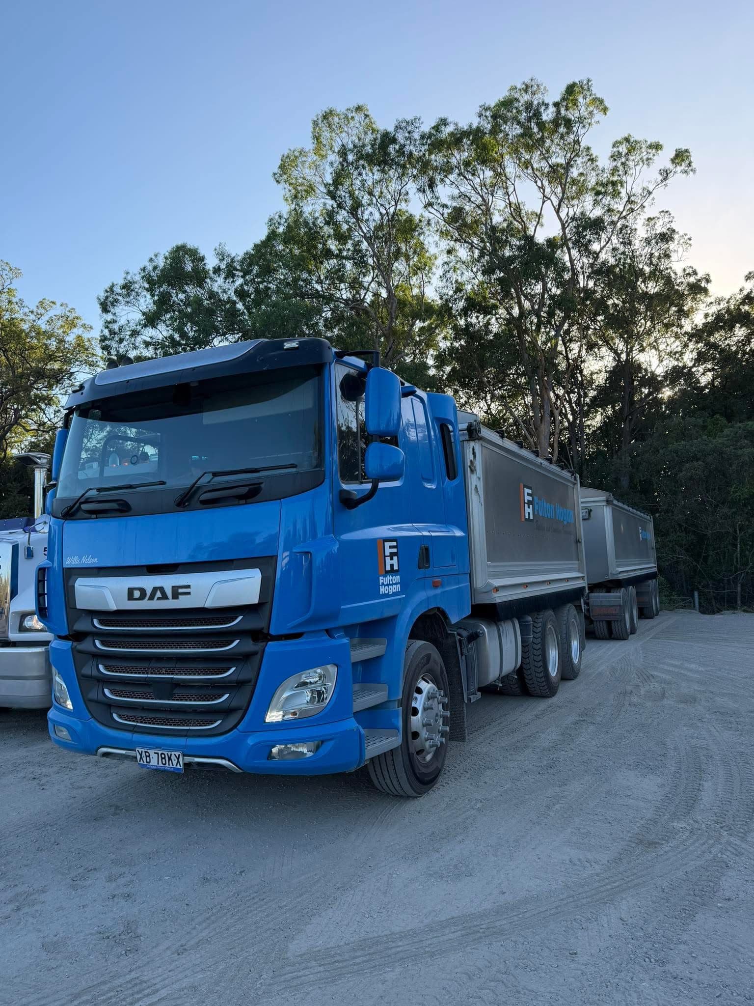 Blue DAF tipperdog